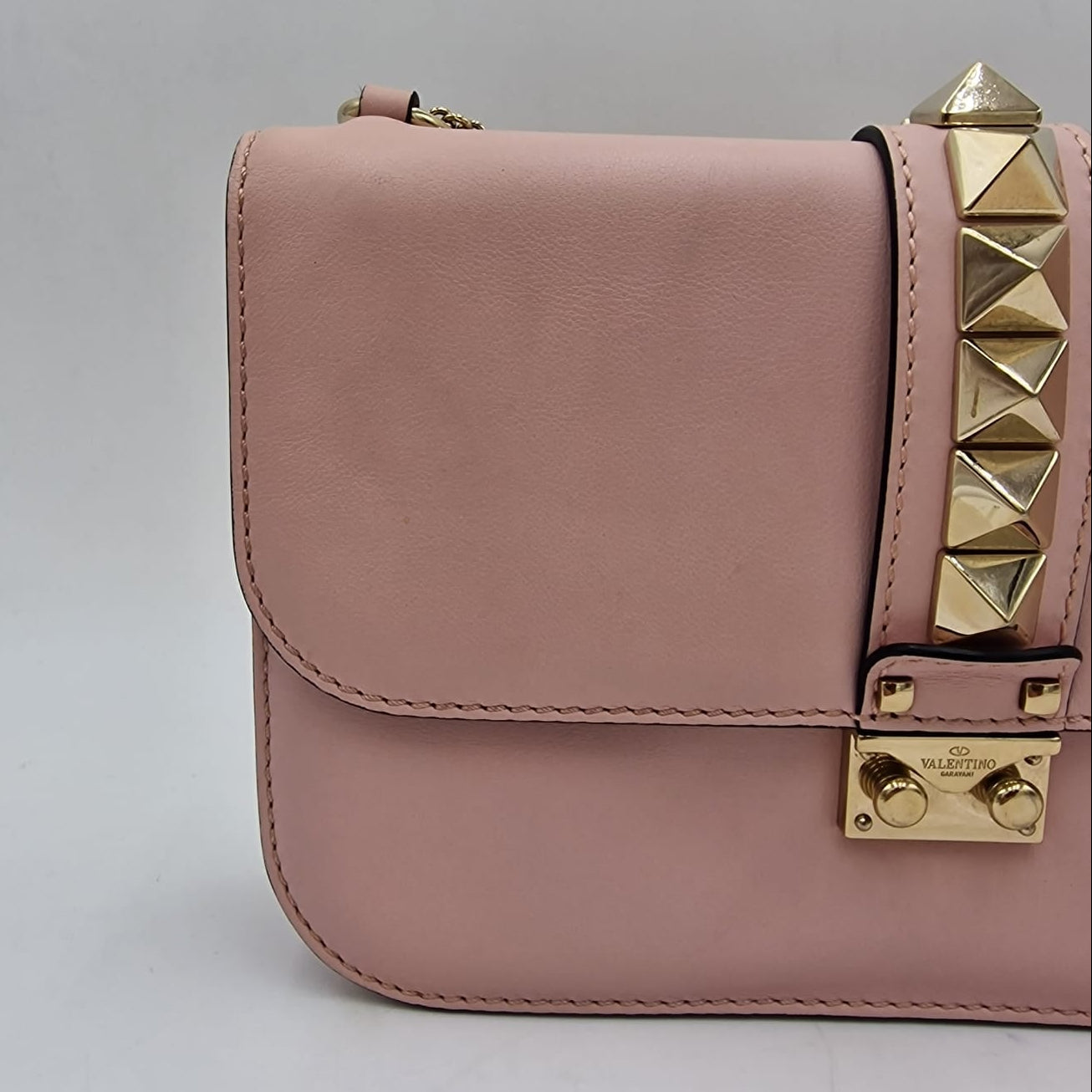 Cerradura Glam Rockstud de Valentino Garavani
