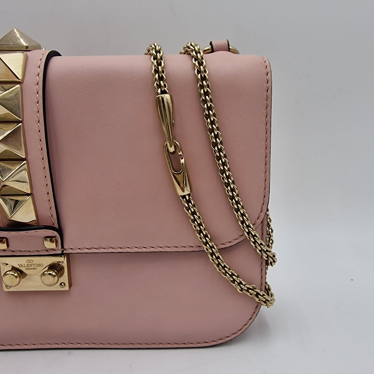 Cerradura Glam Rockstud de Valentino Garavani