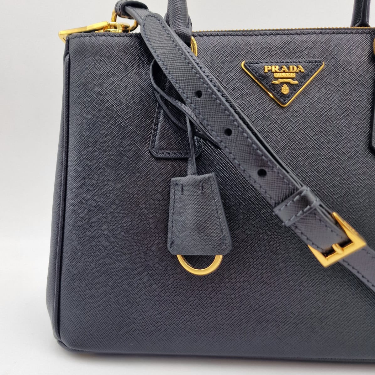 Prada Galleria Saffiano Cuero Medio Negro