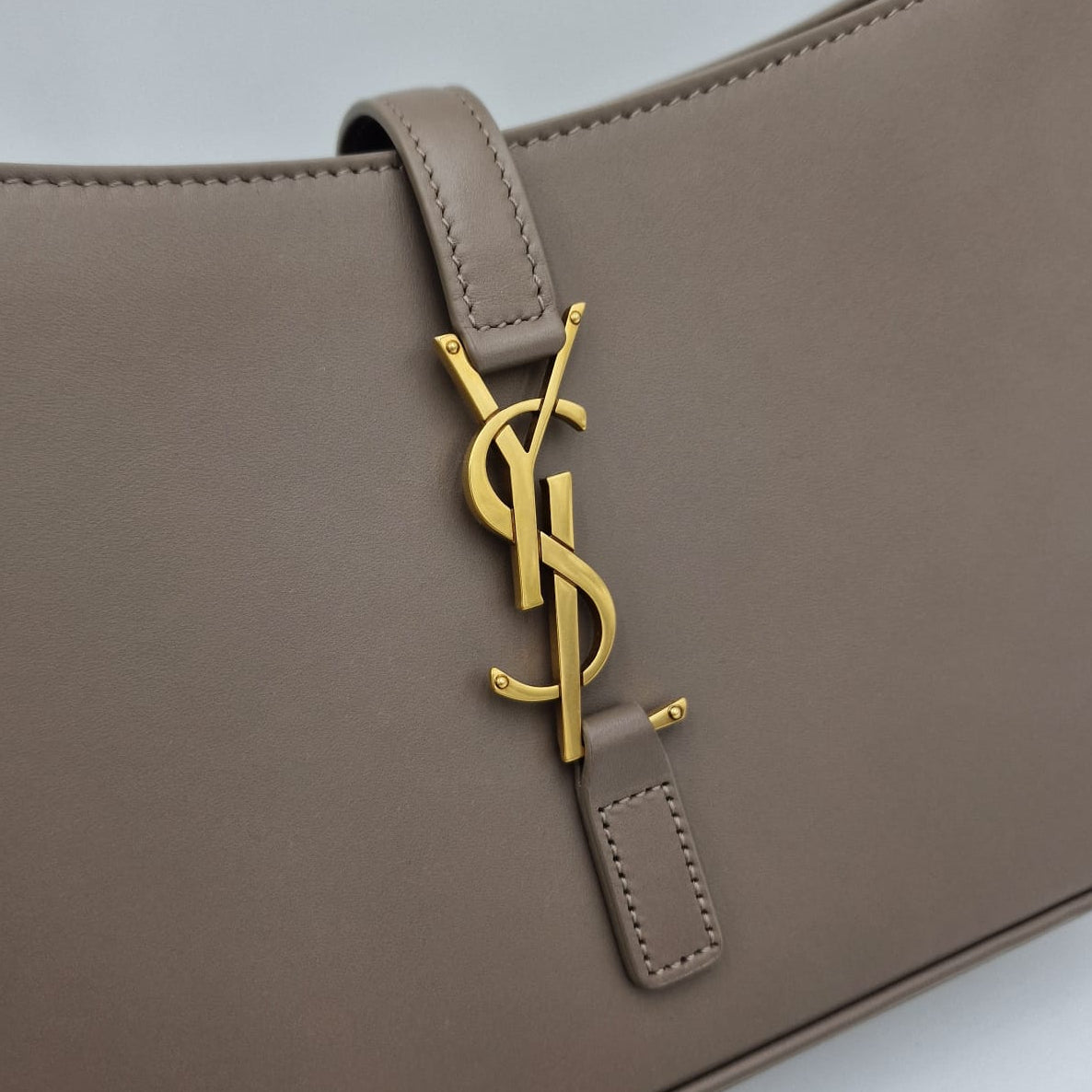 Saint Laurent Le 5 à 7