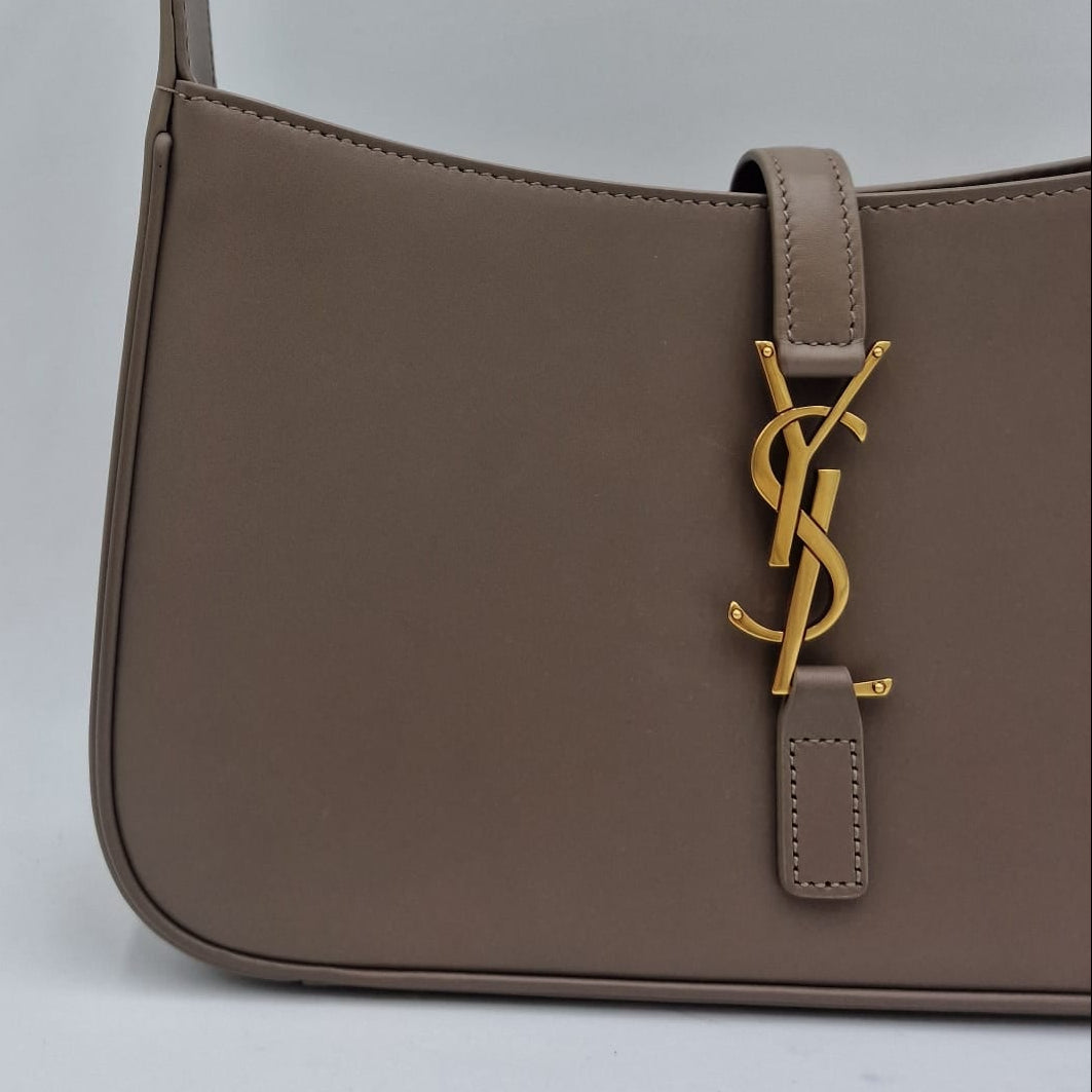 Saint Laurent Le 5 à 7