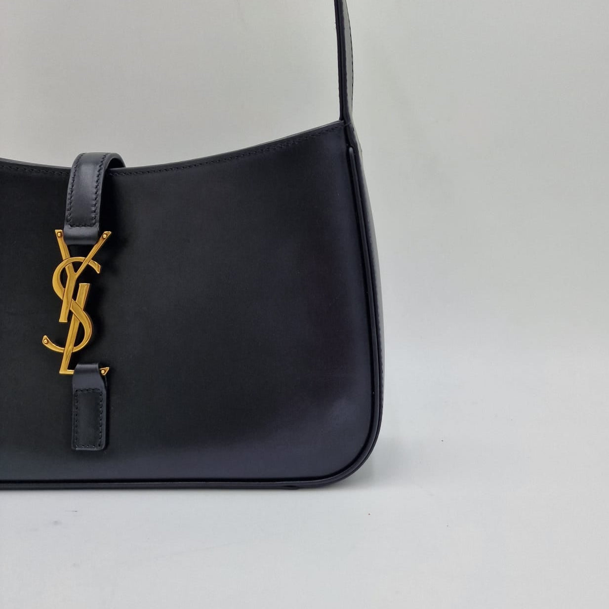 Saint Laurent Le 5 a 7