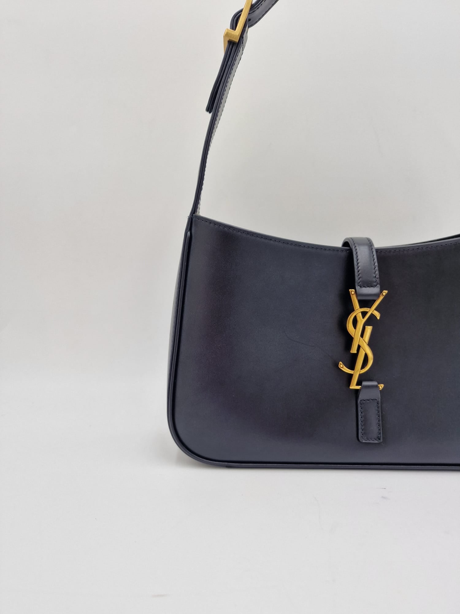 Saint Laurent Le 5 a 7