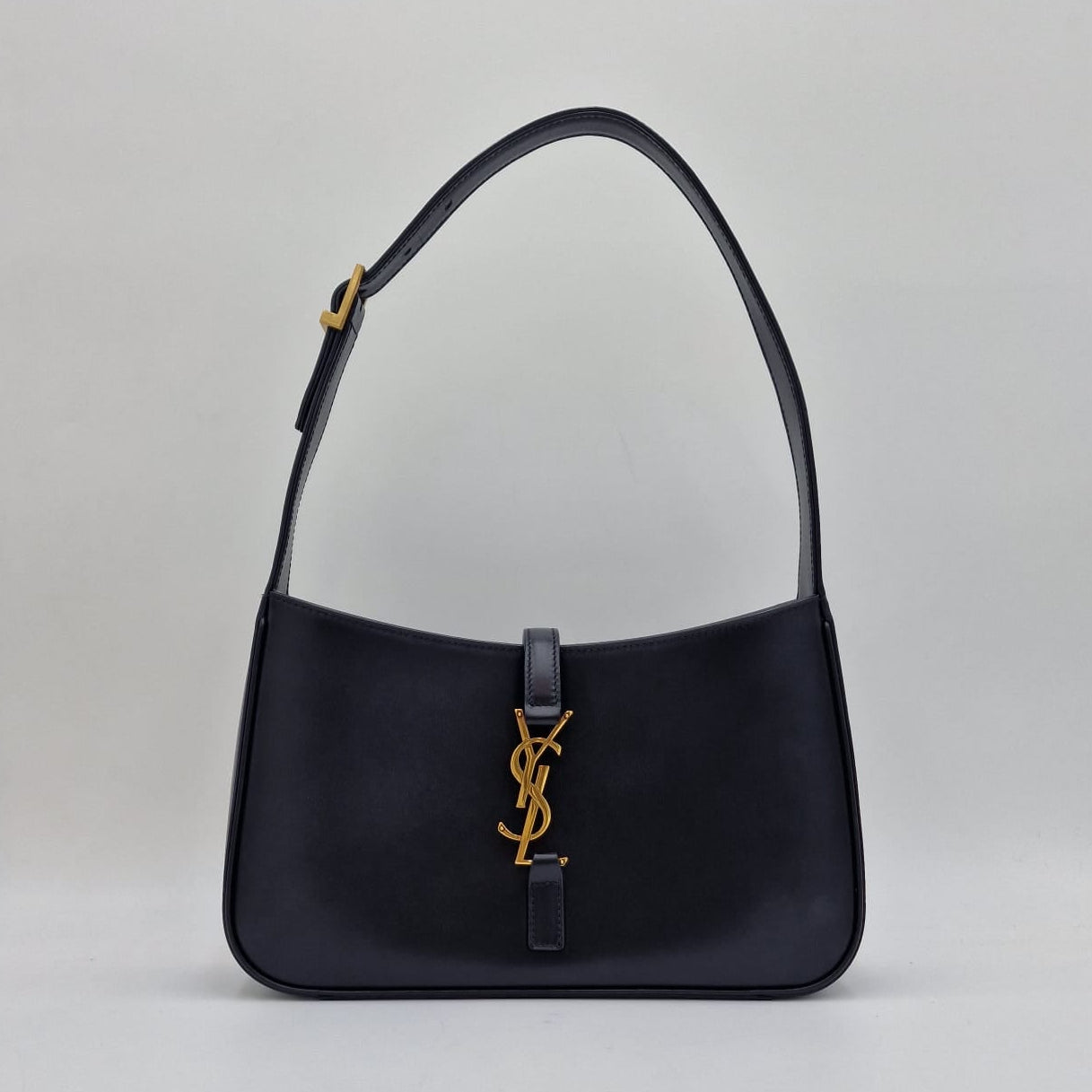 Saint Laurent Le 5 a 7