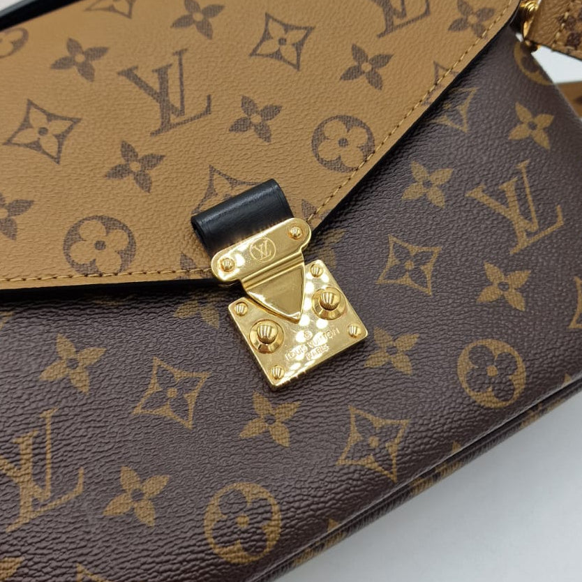 Louis Vuitton Pochette Métis Monogram Reverse