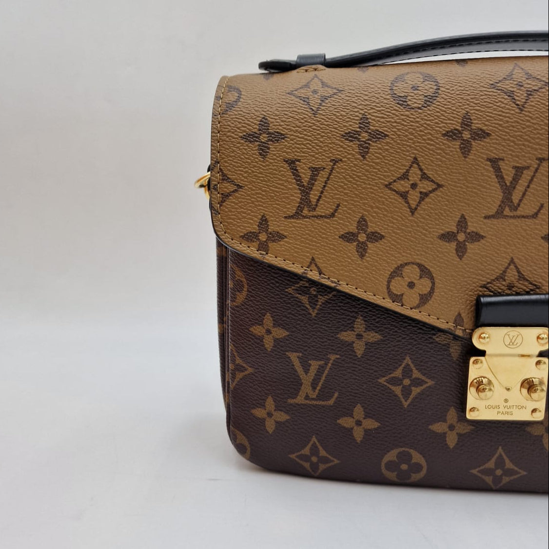 Louis Vuitton Pochette Métis Monogram Reverse