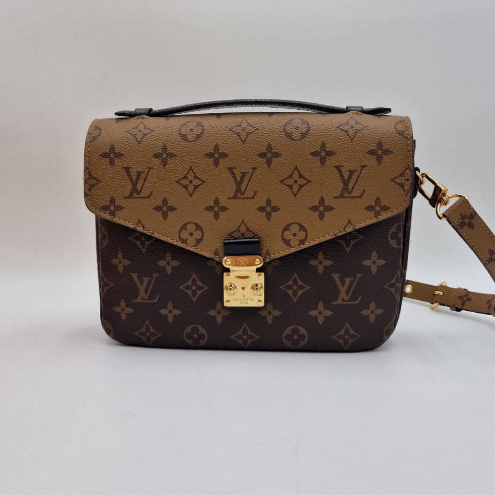 Louis Vuitton Pochette Métis Monogram Reverse