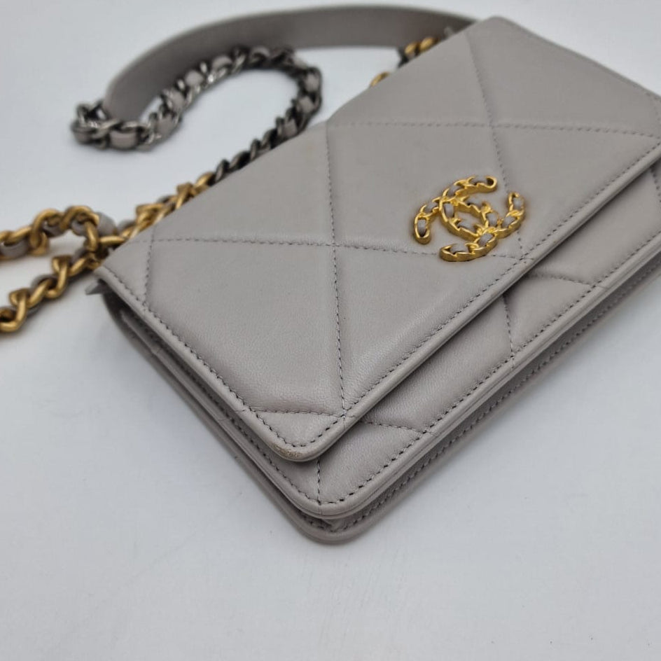 Chanel 19 WOC