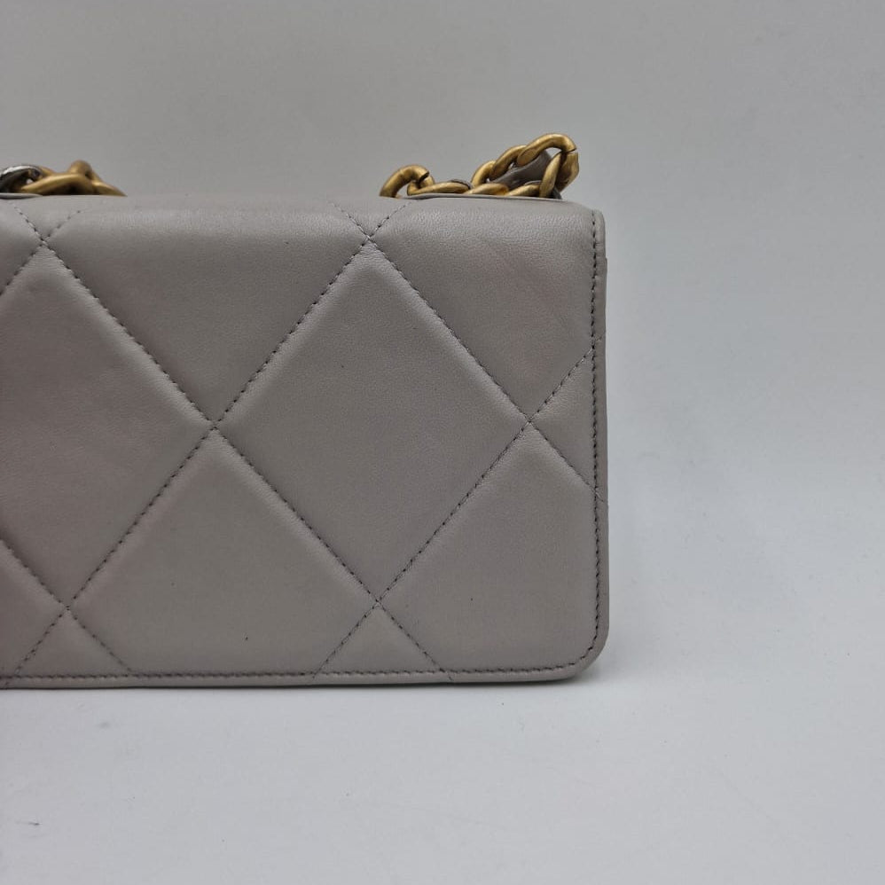 Chanel 19 WOC