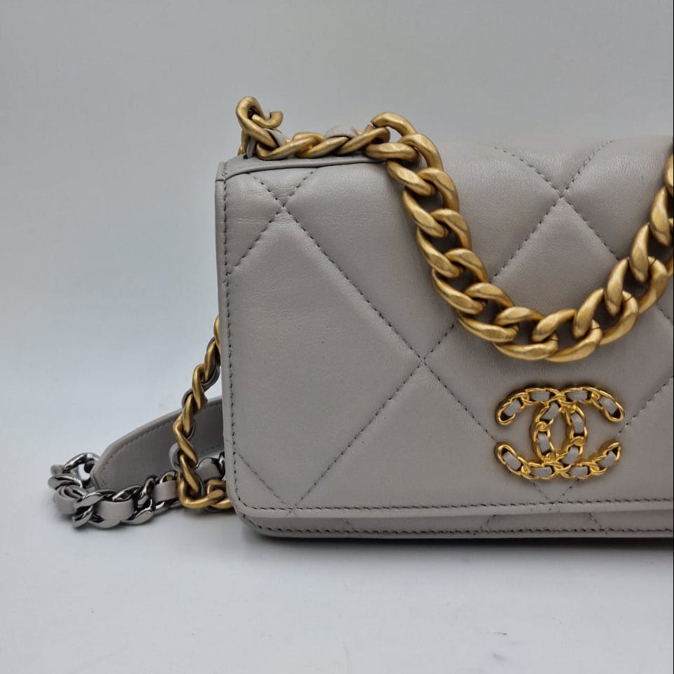 Chanel 19 WOC