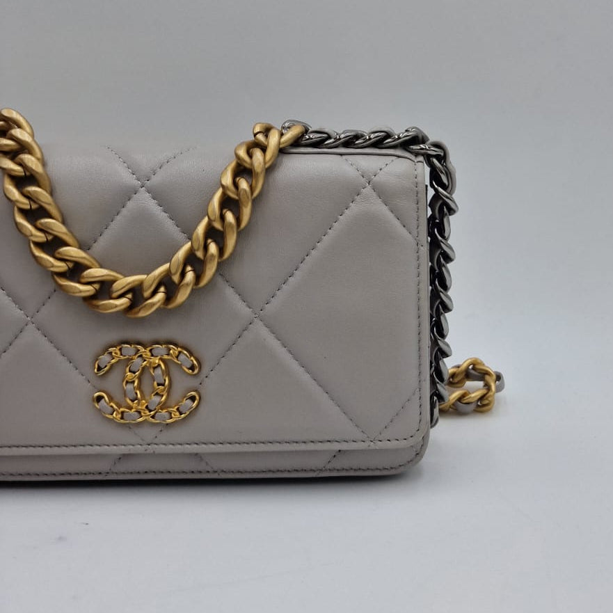 Chanel 19 WOC
