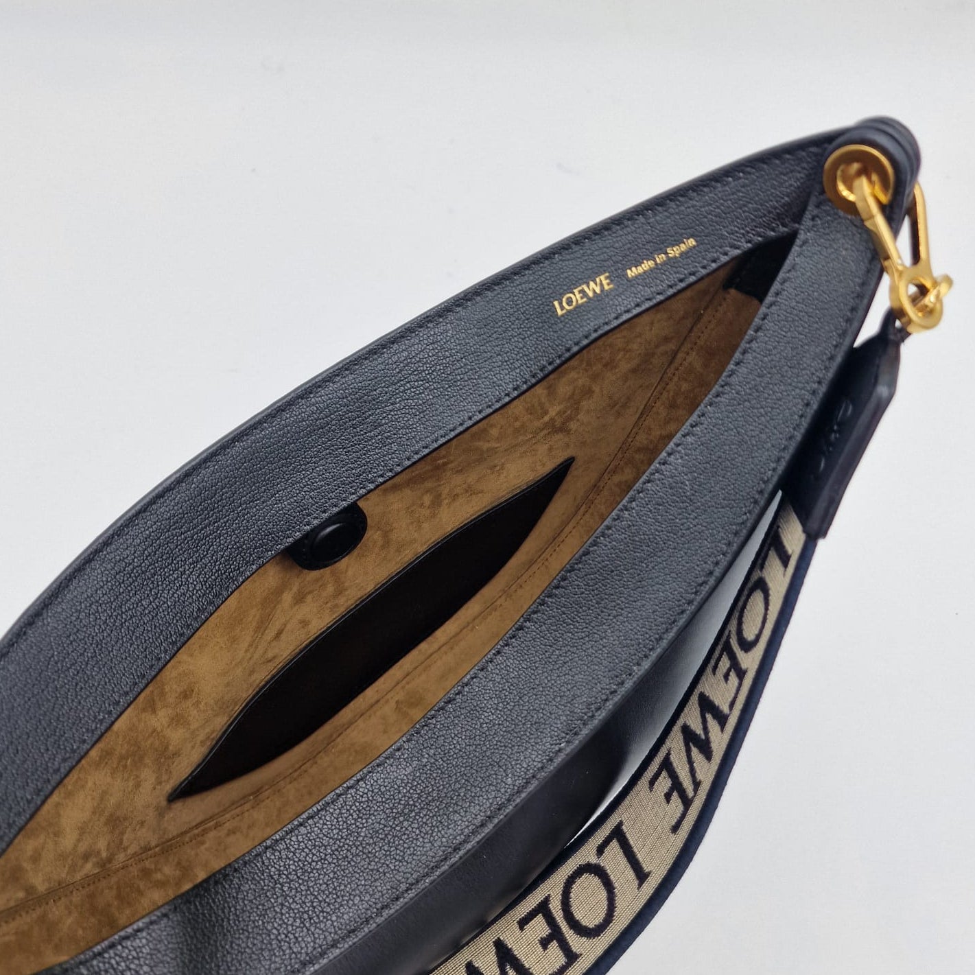 Loewe Luna Anagram