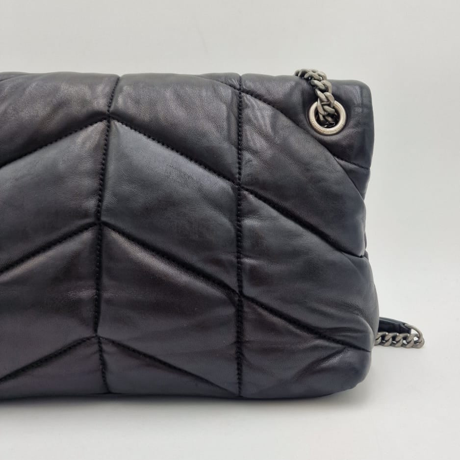 Saint Laurent Loulou Puffer Pequeño Negro