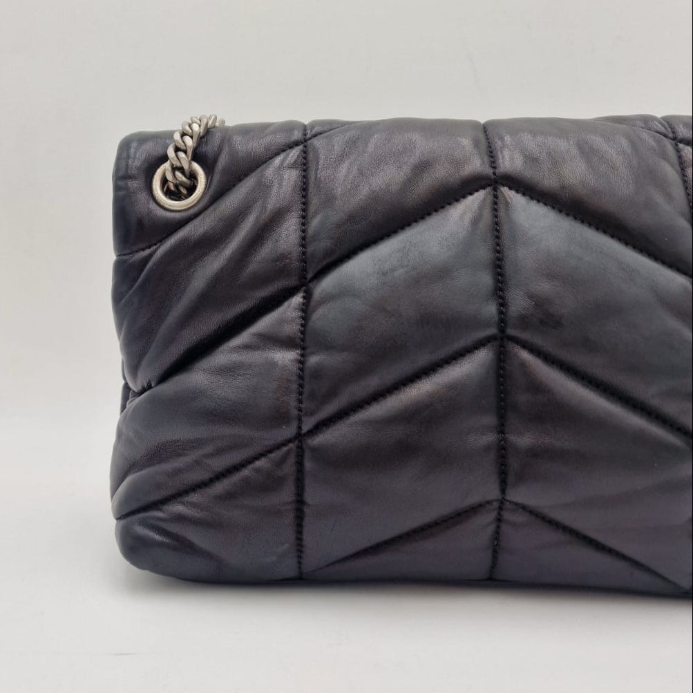 Saint Laurent Loulou Puffer Pequeño Negro