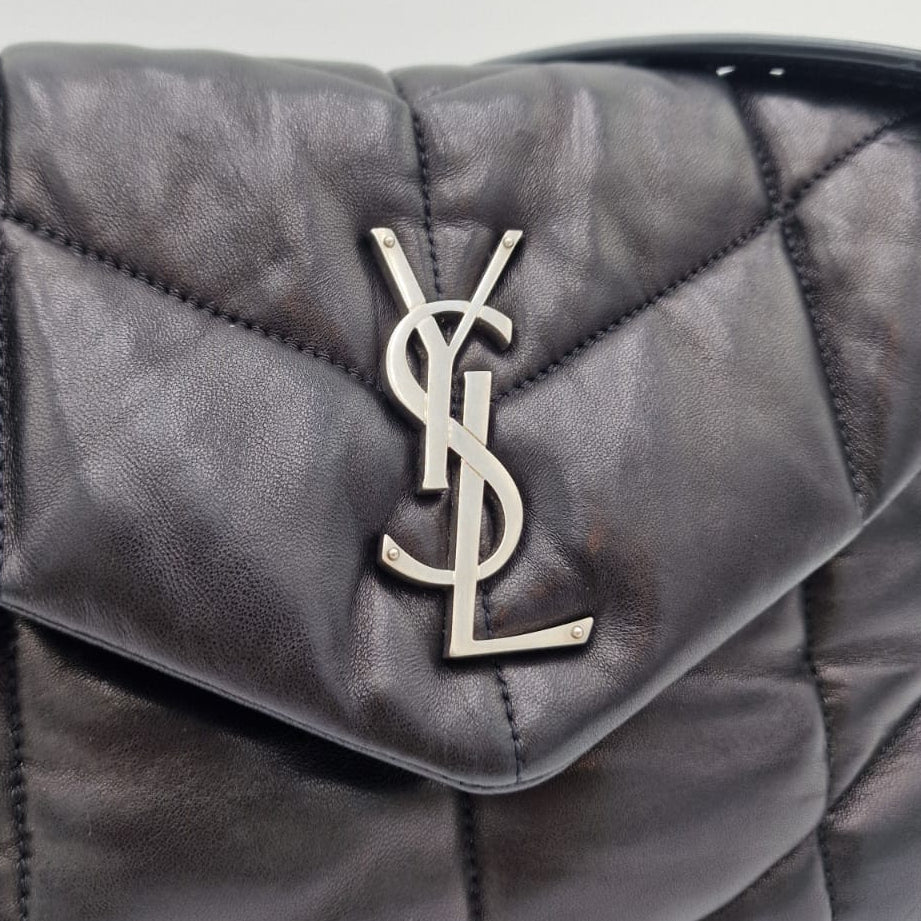 Saint Laurent Loulou Puffer Pequeño Negro