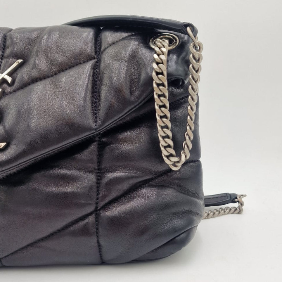 Saint Laurent Loulou Puffer Pequeño Negro