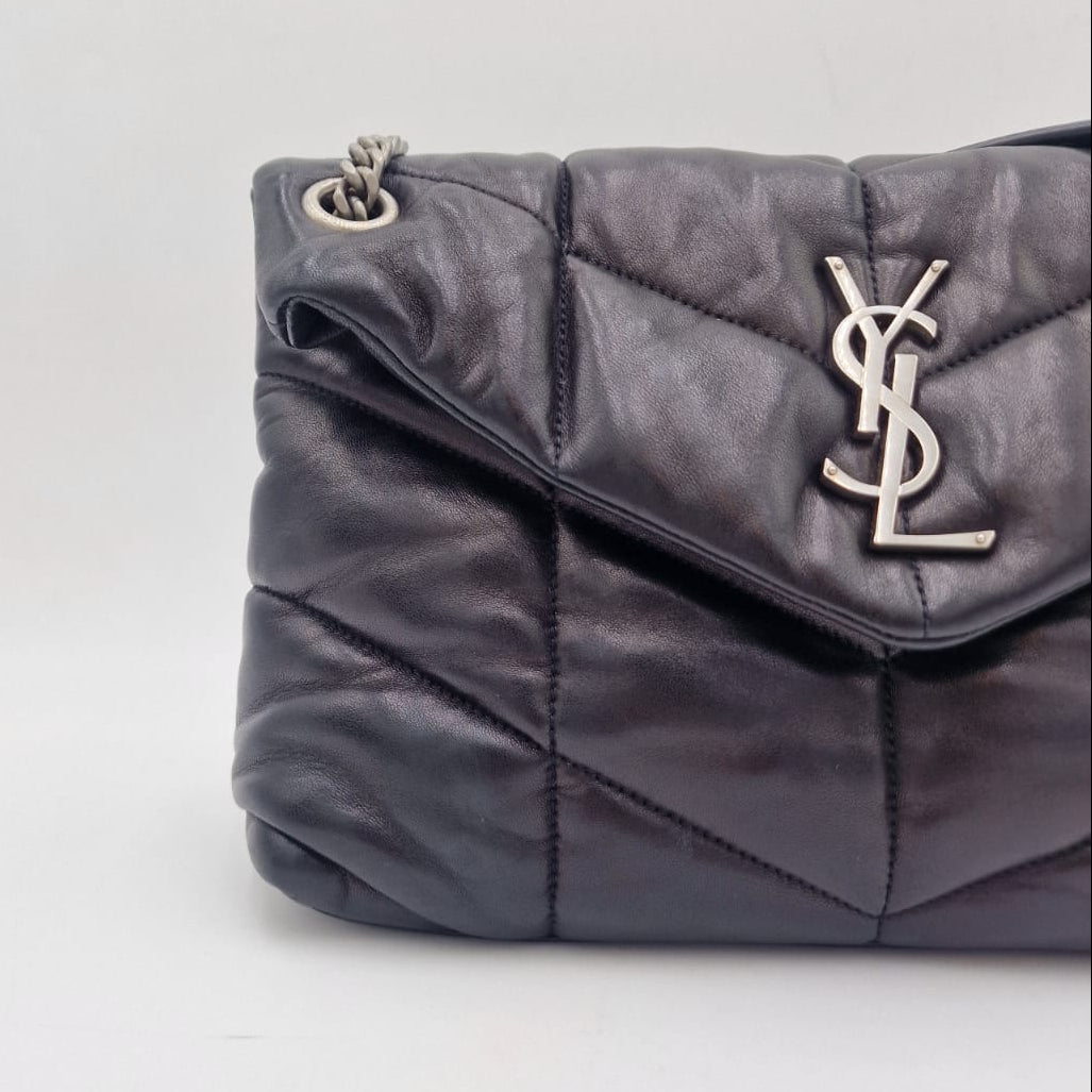 Saint Laurent Loulou Puffer Pequeño Negro