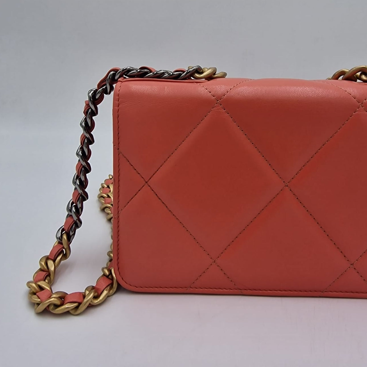 Chanel 19 WOC