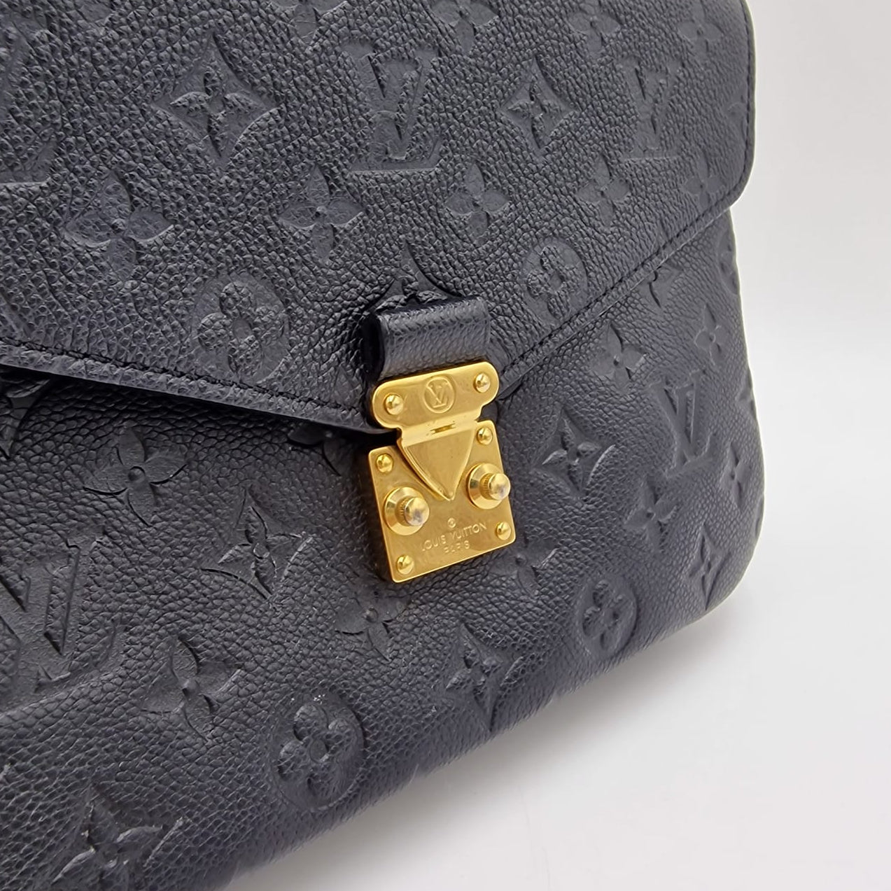 Louis Vuitton Pochette Metis Monogram Empreinte