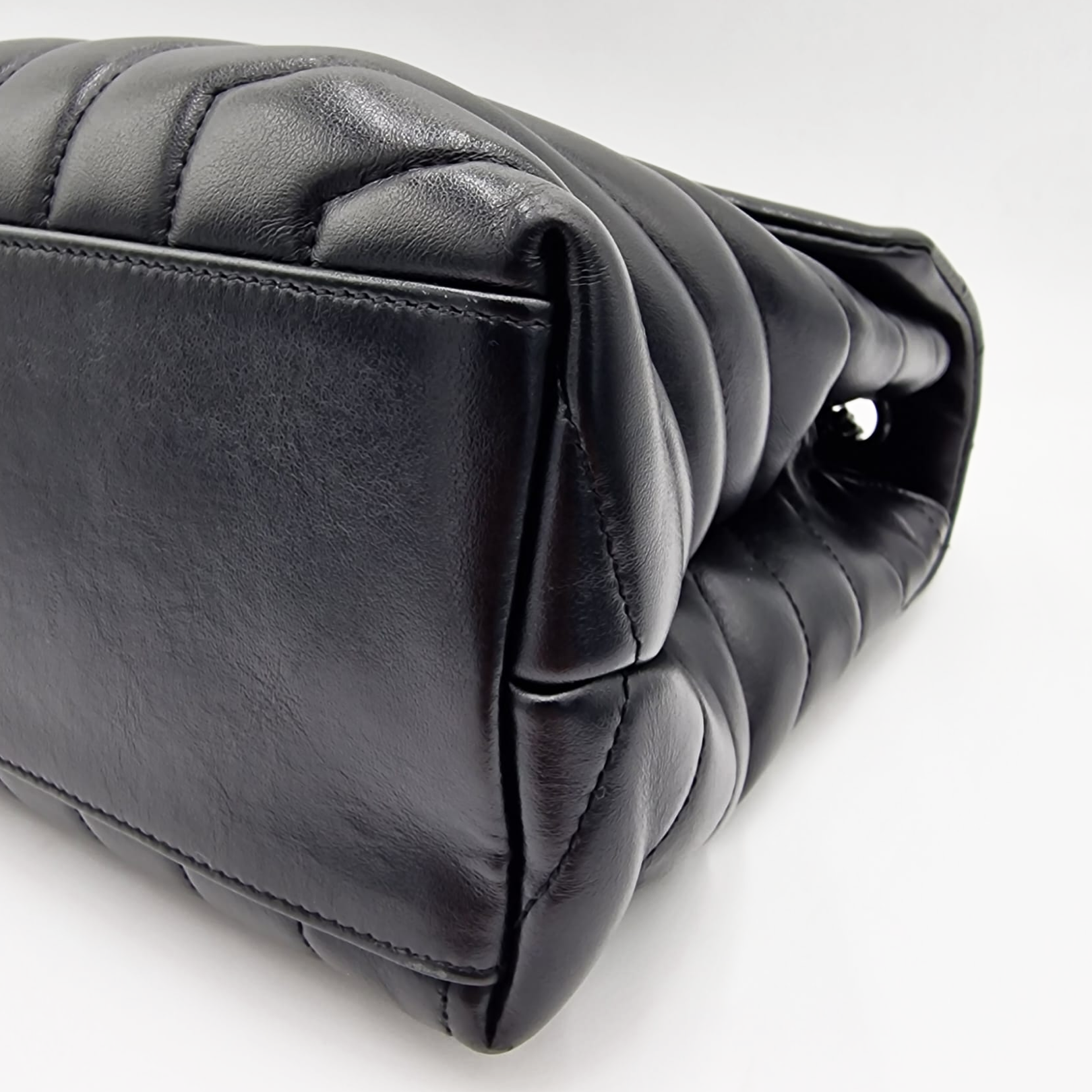 Saint Laurent Loulou Medium Black Hardware