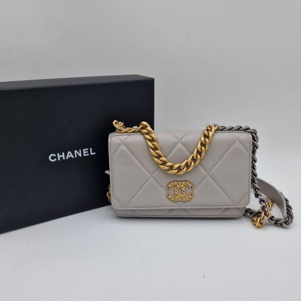 Chanel 19 WOC