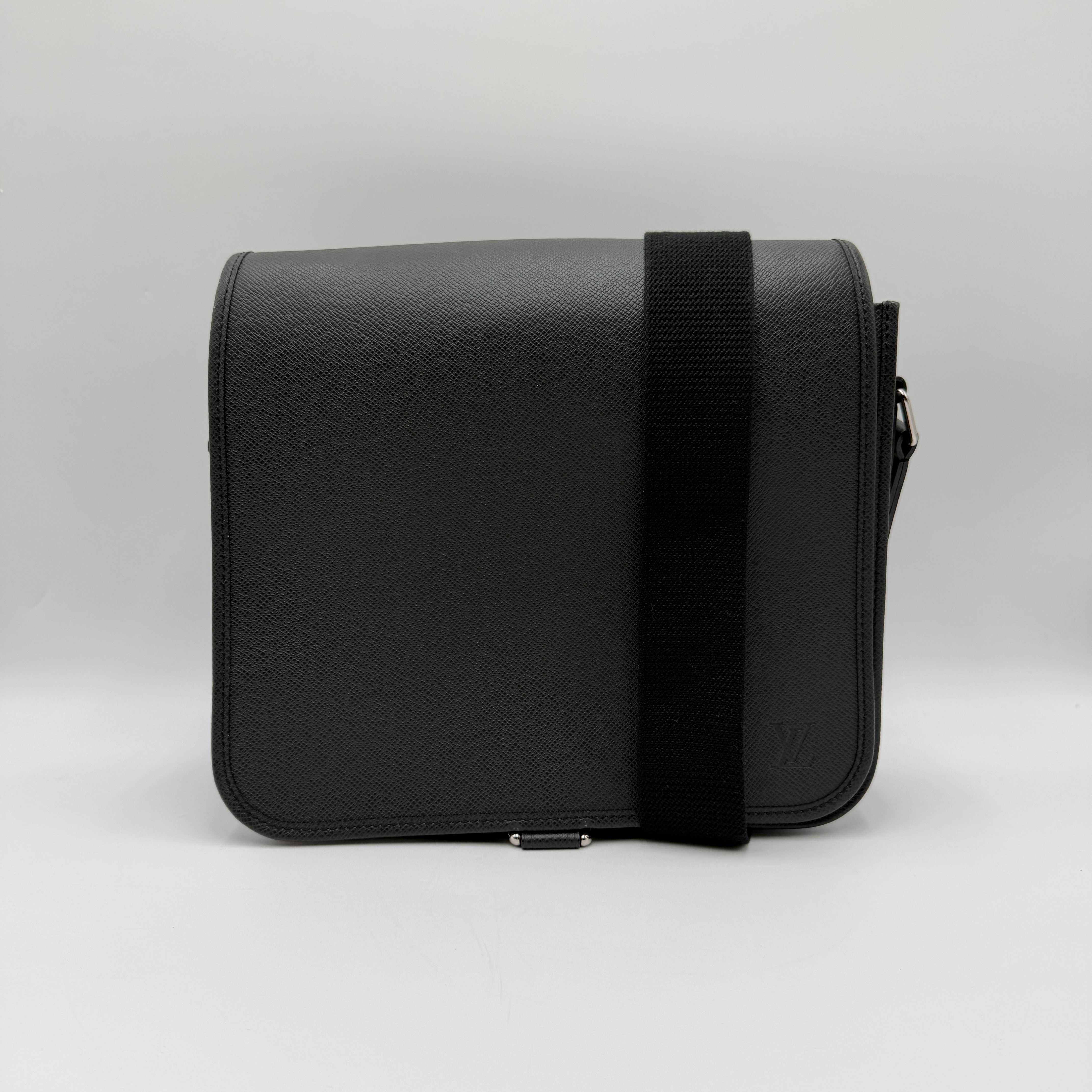 Louis Vuitton Taiga Andrei