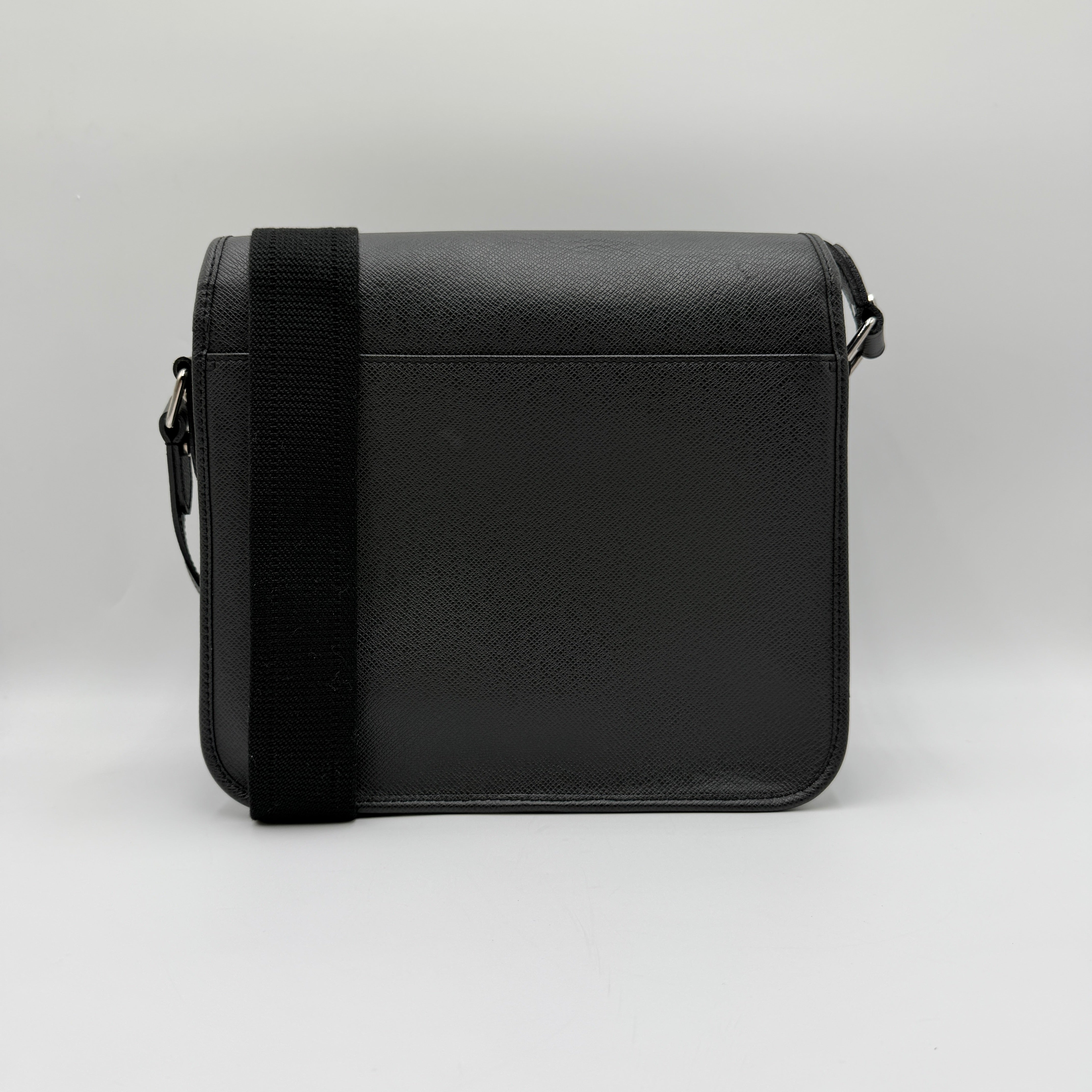 Louis Vuitton Taiga Andrei