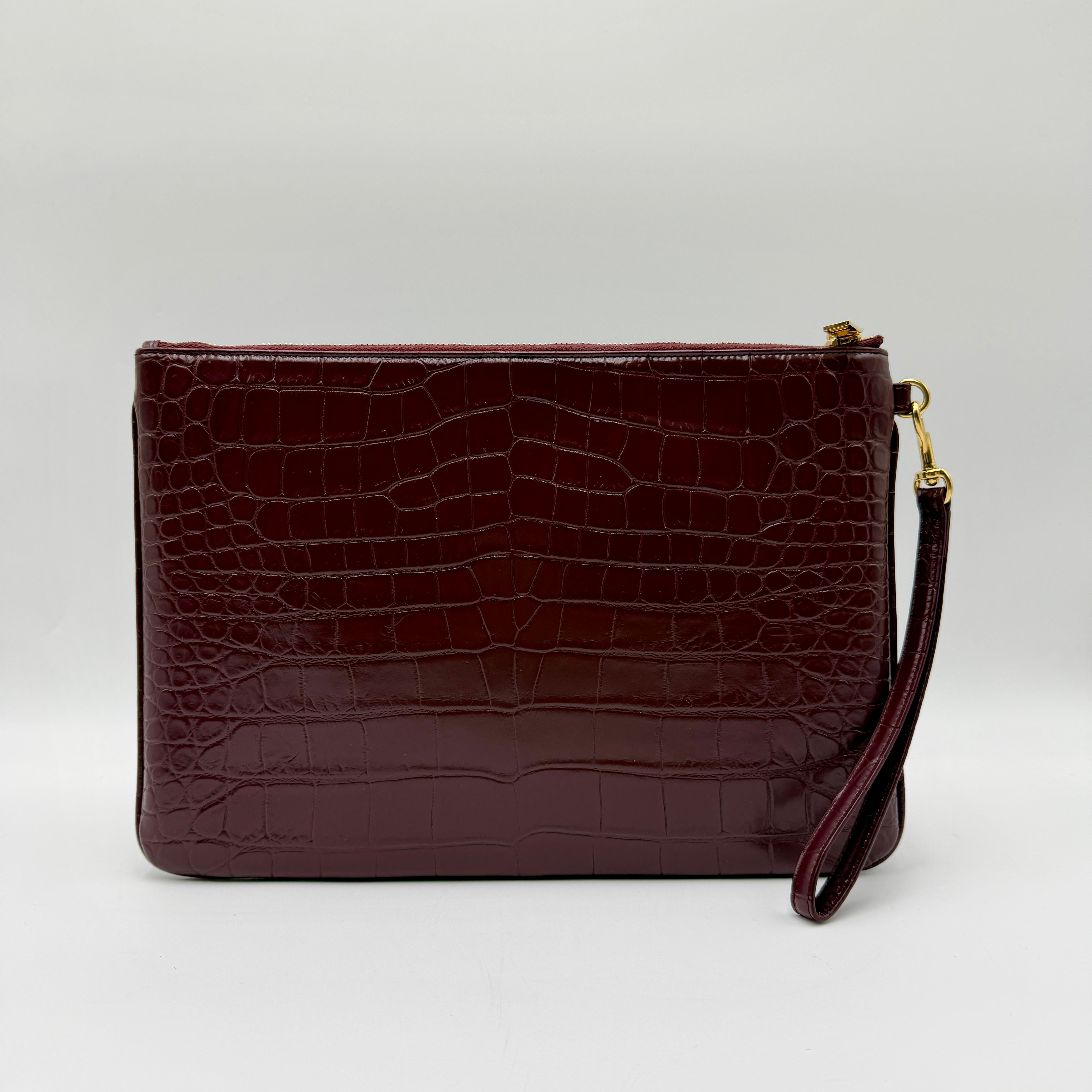 Bolso clutch con monograma New Pouch de Saint Laurent