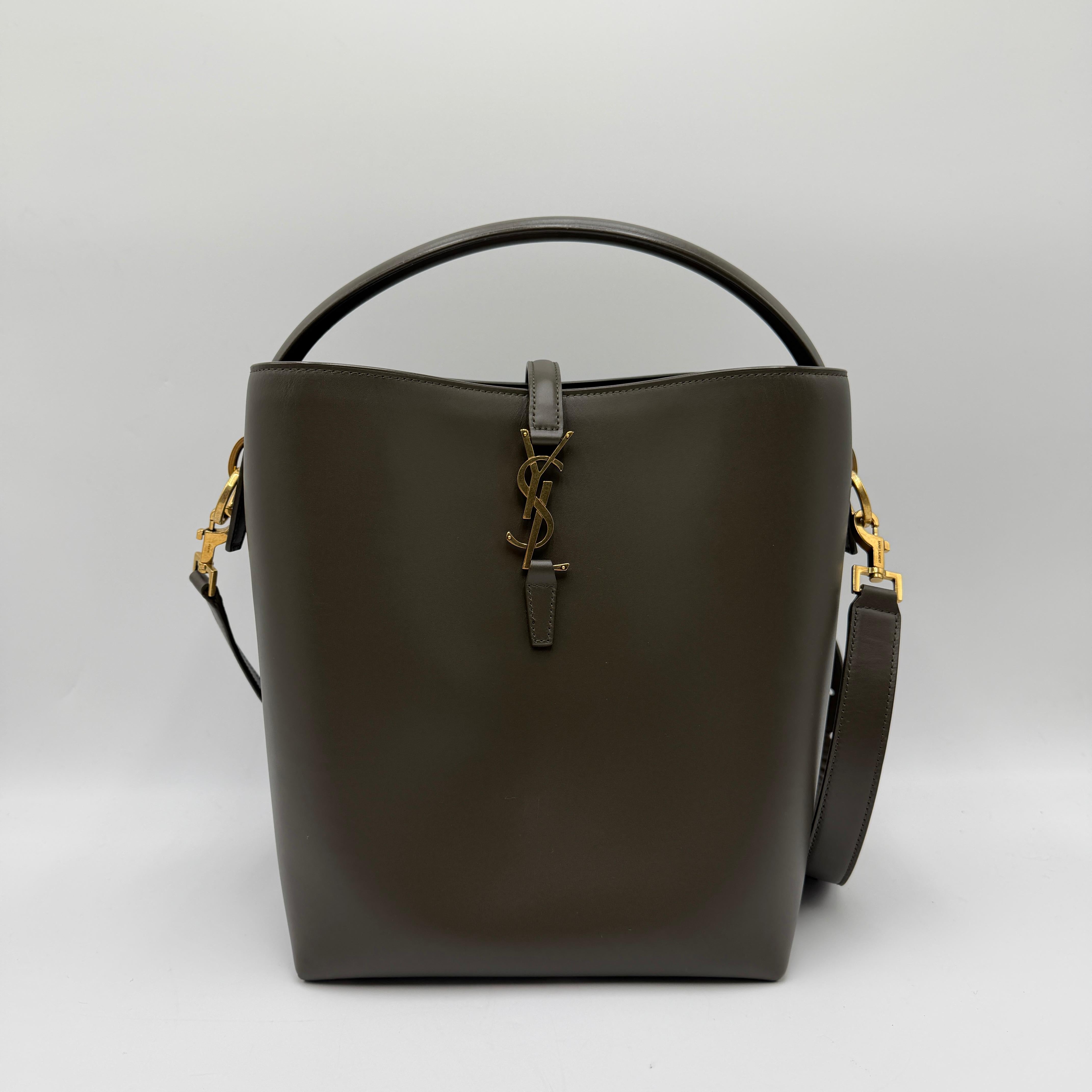 Saint Laurent Le 37 Medium.