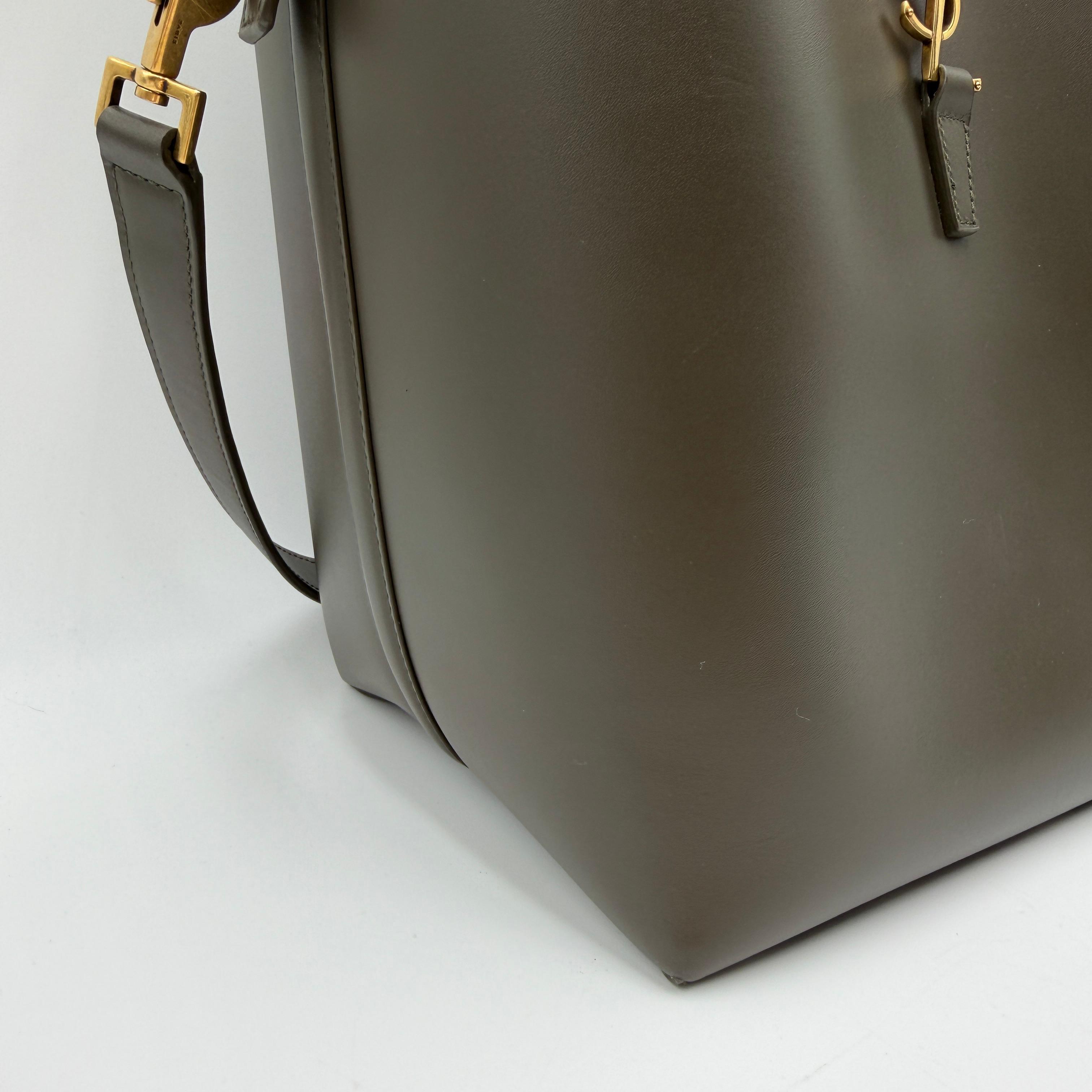 Saint Laurent Le 37 Medium.