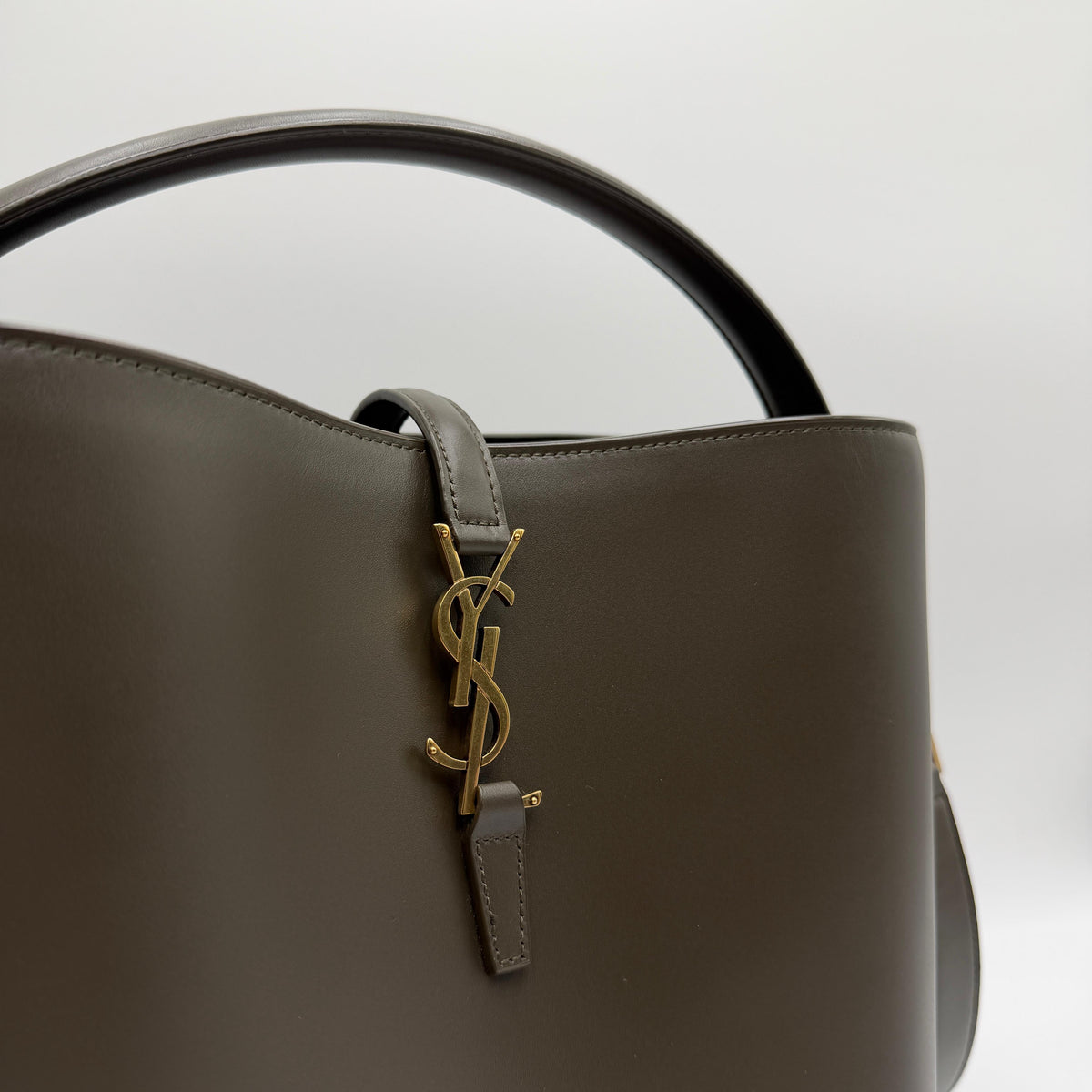 Saint Laurent Le 37 Medium.