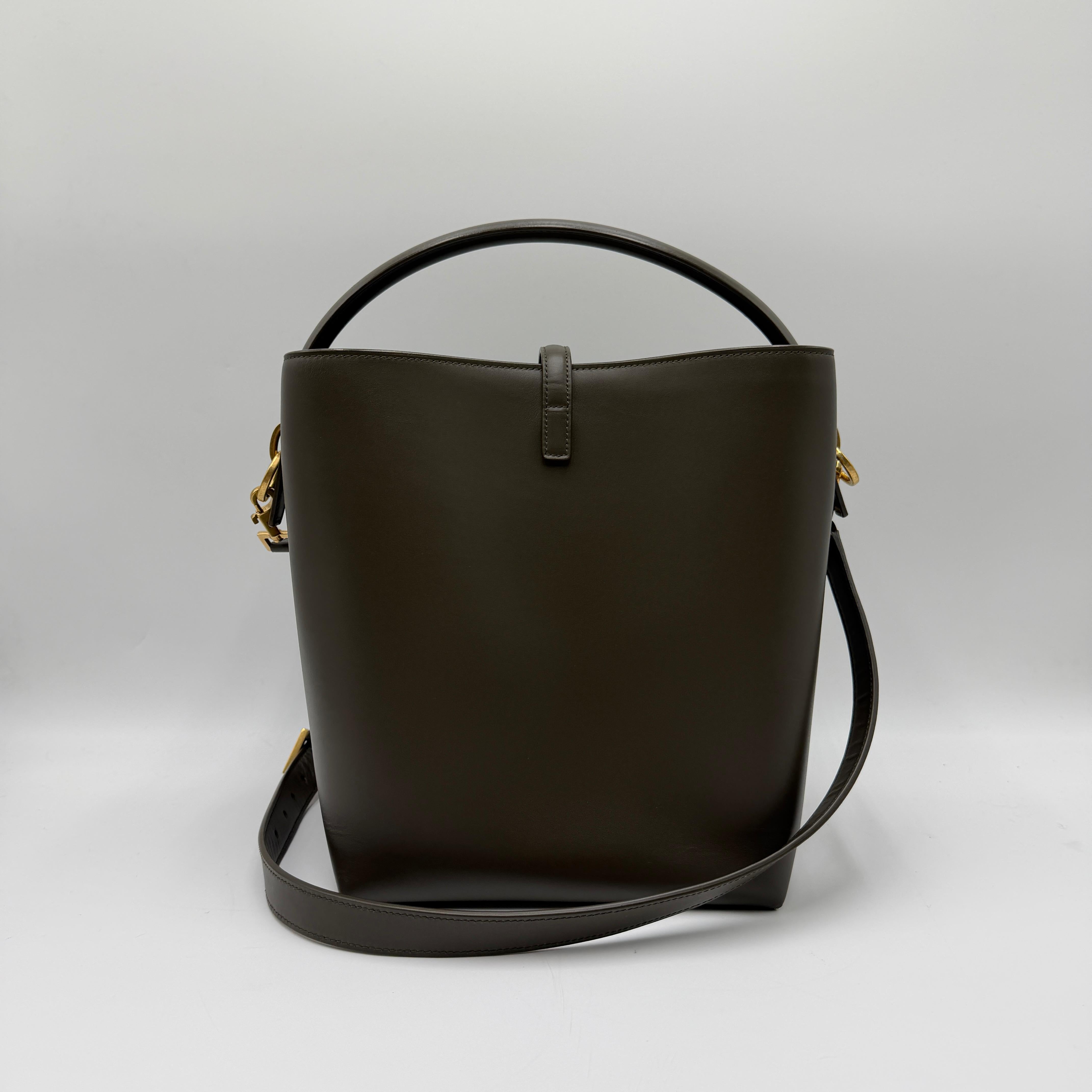 Saint Laurent Le 37 Medium.