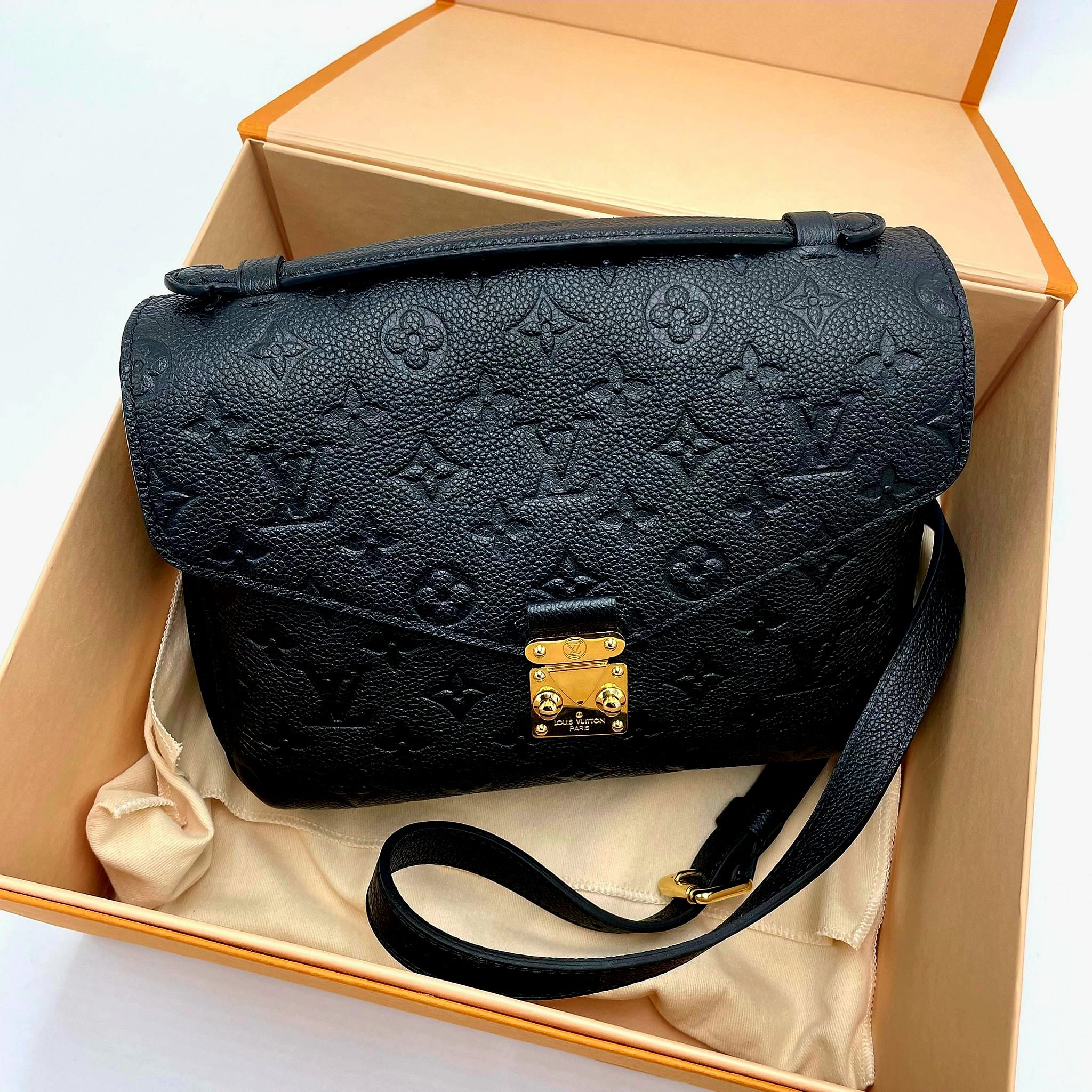 Louis Vuitton Pochette Metis Monogram Preto